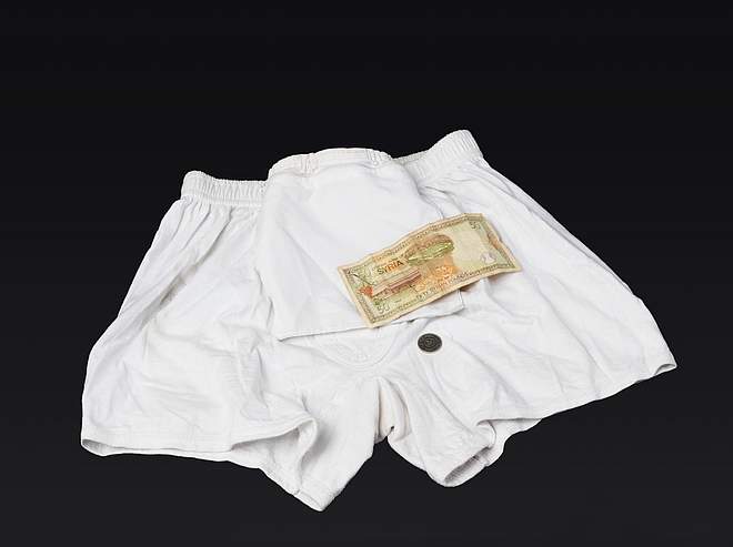 Underpants with zip pocket
